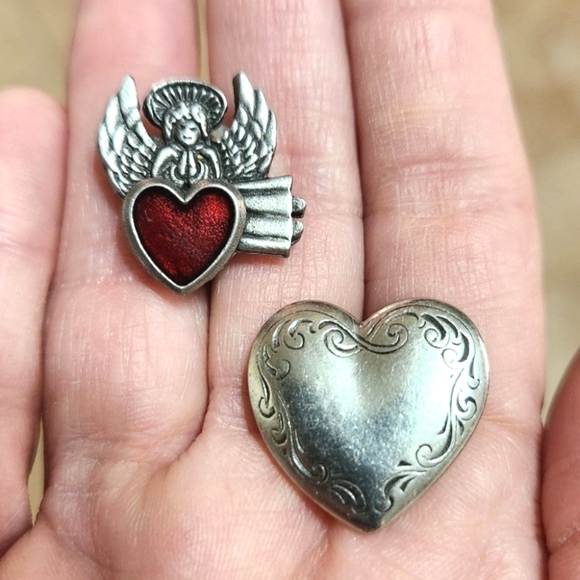 Pair Of Pewter Faith & Love Clutch Pins - Picture 1 of 5